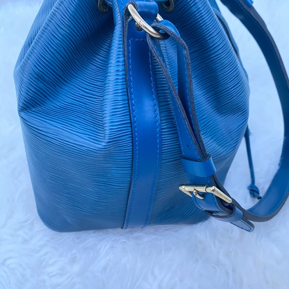 Authentic Louis Vuitton Epi Noe Bucket Bag - Picture 9 of 16